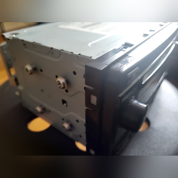 TOYOTA 86120-02400  AM/FM/CD Car stereo compatible with 2004-2008 car Pre-owned - Picture 3 of 6